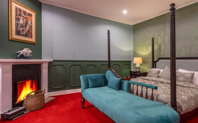 Hill Rise Luxury Villa & Stables by Edwards Collection