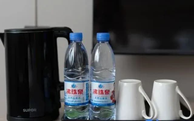 Lai Xinyuan Light Luxury Hotel (Taizhou Jiaojiang Pier 7 Store)