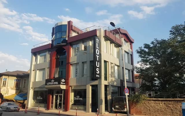 Deluxe Hotel