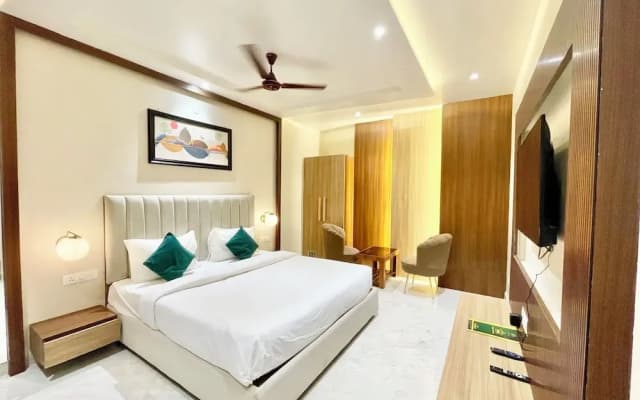 Hotel Vedangam Palace - near Kashi Vishwanath Temple