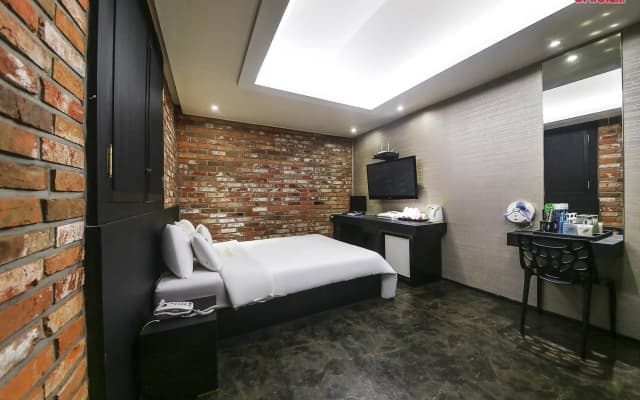 Hotel Story