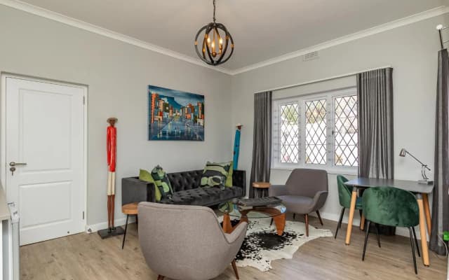 Spacious Guest Apartment in Rondebosch (Adults Only)