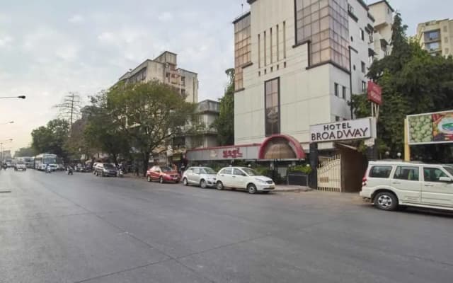 Hotel Yogi Broadway, Chembur