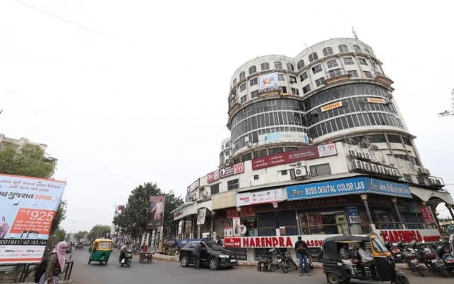 Hotel Nova Cross Road