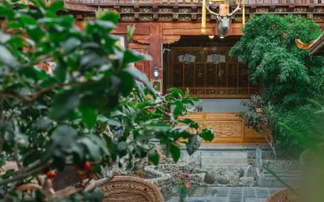 Songjing Bieyuan Homestay (Shangri-La Ganden Sumtseling Monastery)