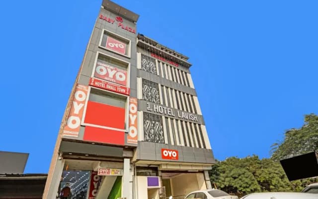 OYO Flagship 70247 Hotel Lavish
