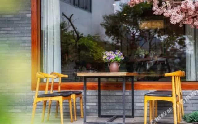 Champs-Elysees Landscape Film Resort Hotel (Yangshuo Yulong River Tourist Resort)