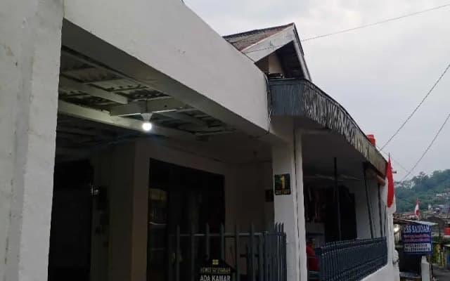 Express O 91597 Sharie Homestay Syariah