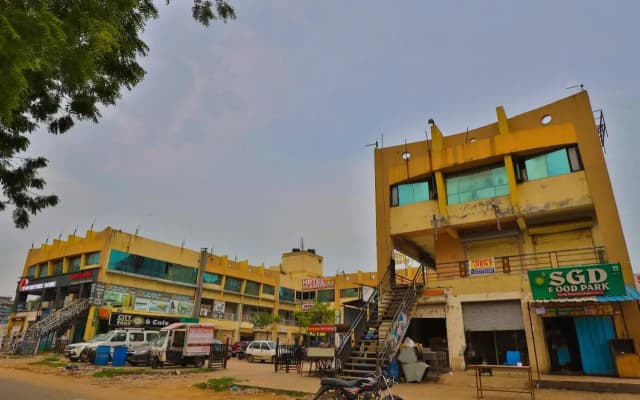 OYO Rooms Visat Gandhinagar Highway Chandkheda