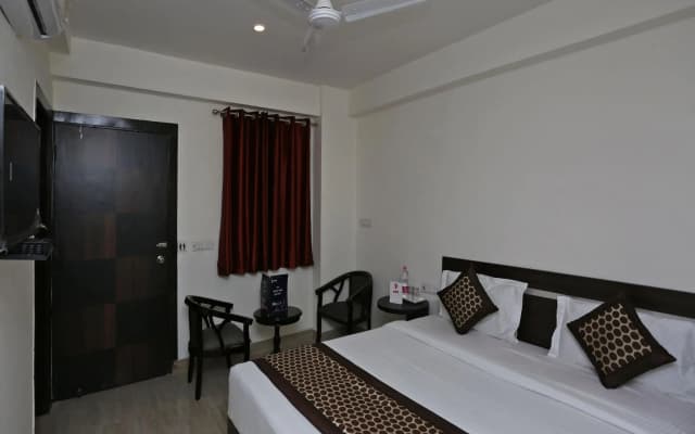 OYO 12171 Hotel Sky View