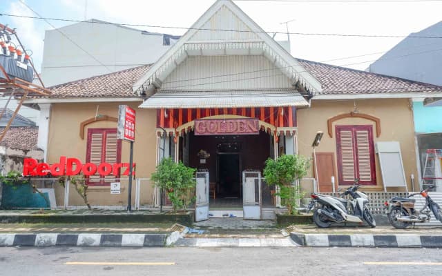RedDoorz at Golden Inn Tugu Yogyakarta