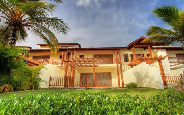 The Bannister Hotel & Yacht Club