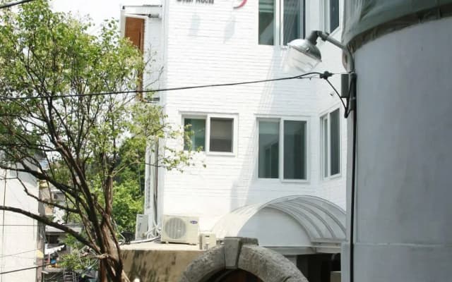 Crib 49 Guesthouse Seoul
