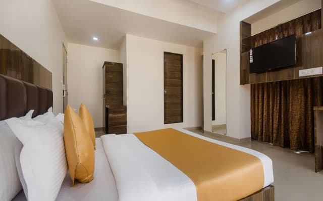 Capital O 12043 Hotel Konak