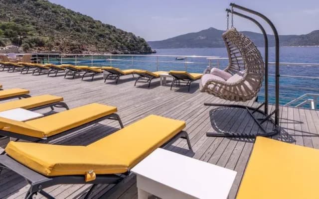 Green Beach Hotel