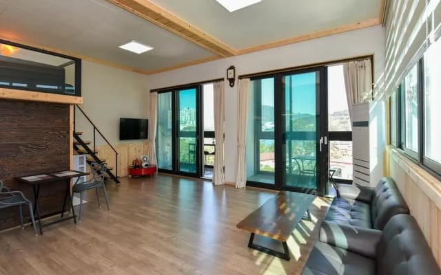 Yeosu Chunghong Pension