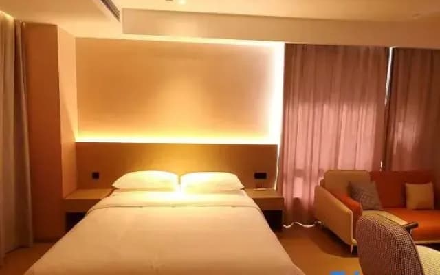 SAINT HOTEL（Chongqing Jiangbei Airport · Baoshu Lake Metro Station)