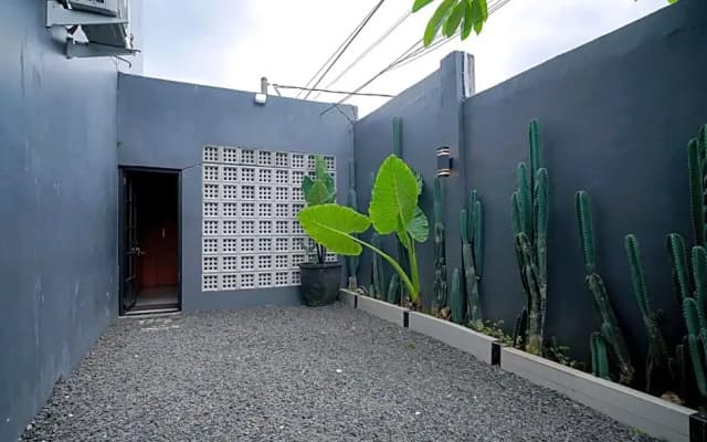 RedDoorz Premium @ Raja Hostel Syariah Lampung