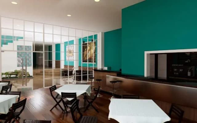 Elephant Inn and Suite Hotel by Sajiwa