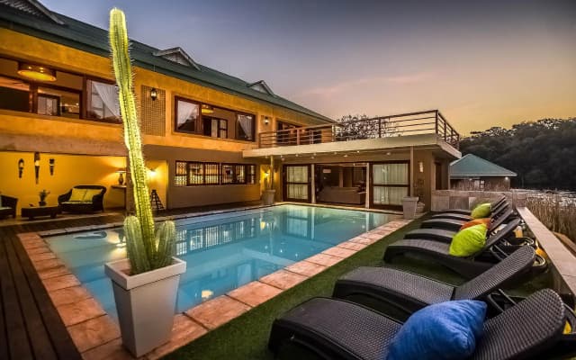 Bambuu Lakeside Lodge