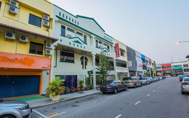 Hotel Famous Inn
