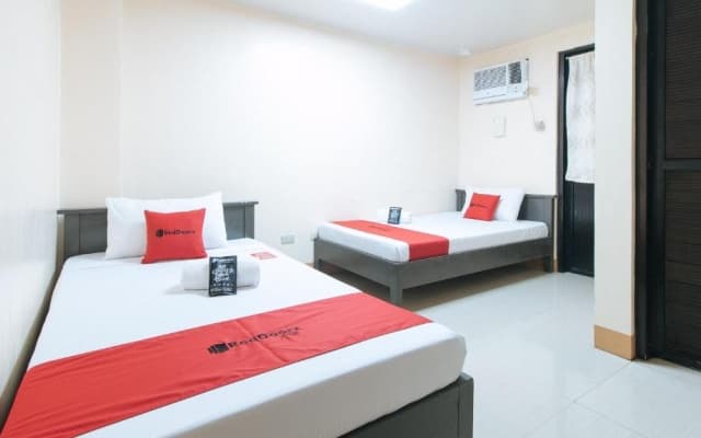 RedDoorz @ Isabelita Hotel Tuguegarao City