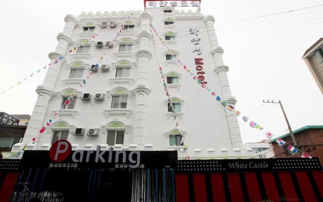 Sinjeong White Castle