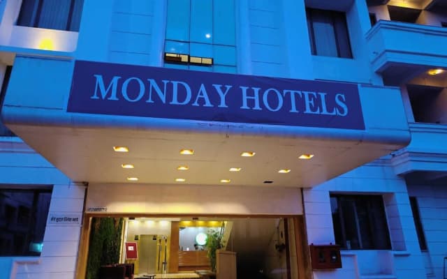Monday Hotels Mahape