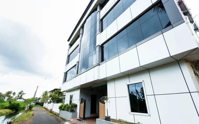 OYO 15598 Cochin Airport Hotel
