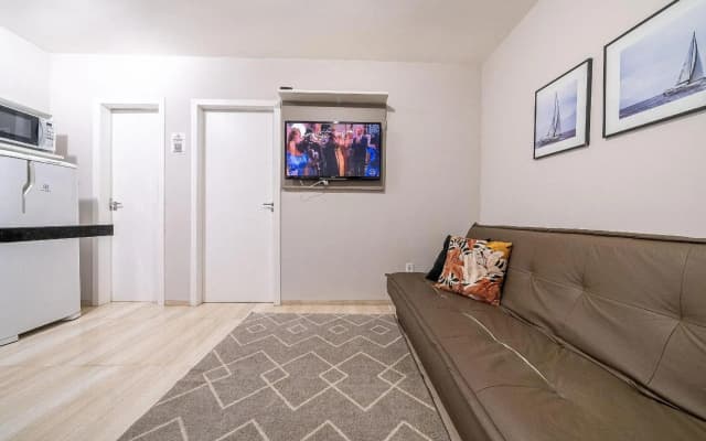 025 - Lindo Residencial com Piscina e Jacuzzi em Bombas