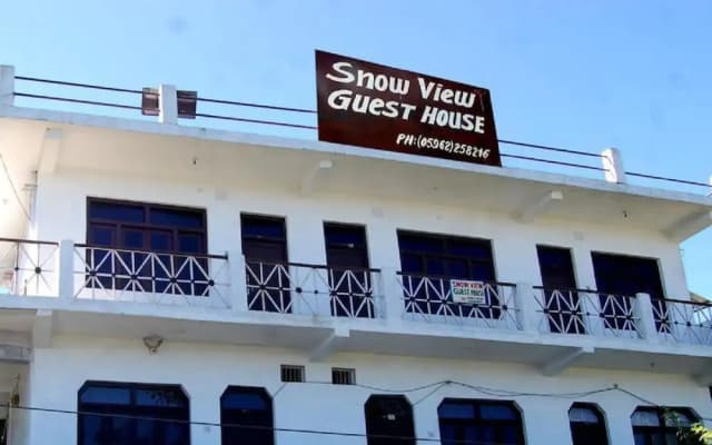 Goroomgo Snow View Guest House Kausani