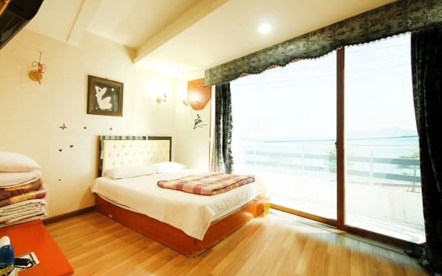 Geojedo Hakdong Queen Cruise Hotel(퀸크루즈리조텔)