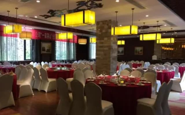 Regency Hot Spring Holiday Hotel
