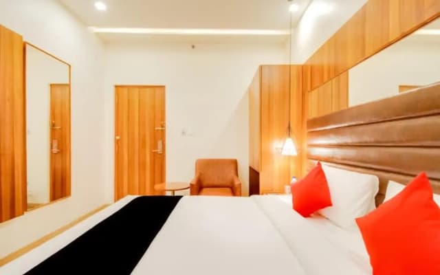 Capital O 62639 Inn The Centre