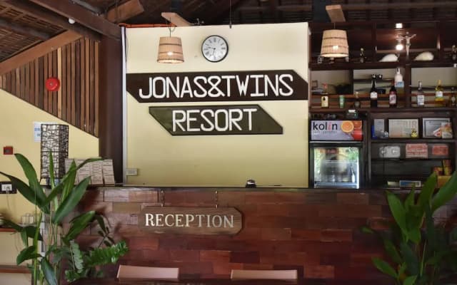 Jonas & Twins Resort