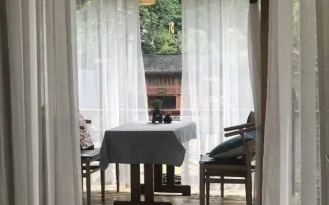 Fenghuang Shanjianxishui Courtyard Inn