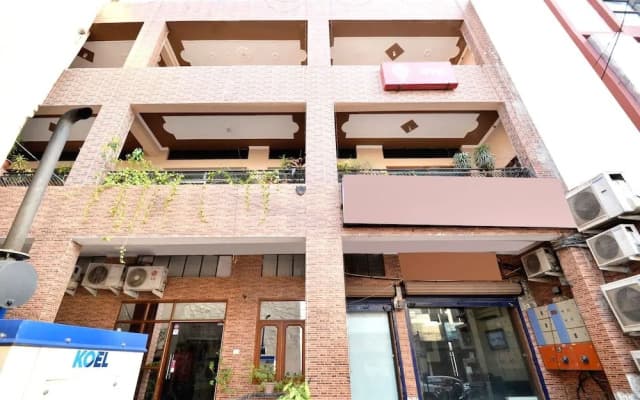 OYO 4738 Hotel Re-Birth