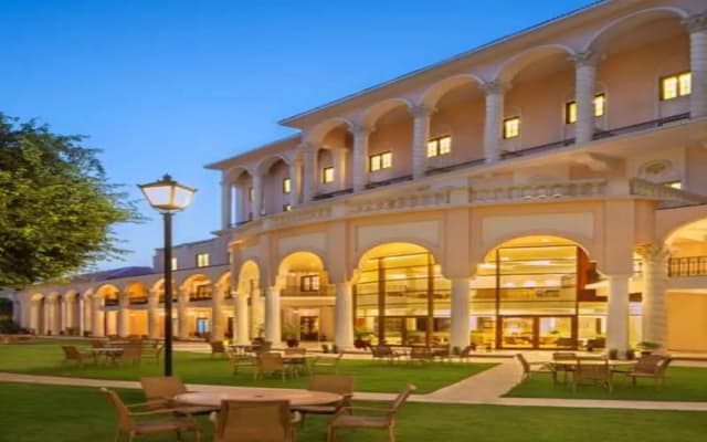 DLF Club 5