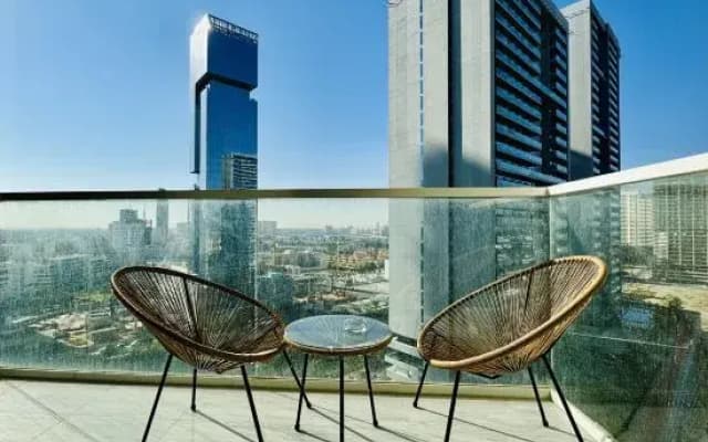 Bright Studio with Pool Views at Hameni Tower, Jvc