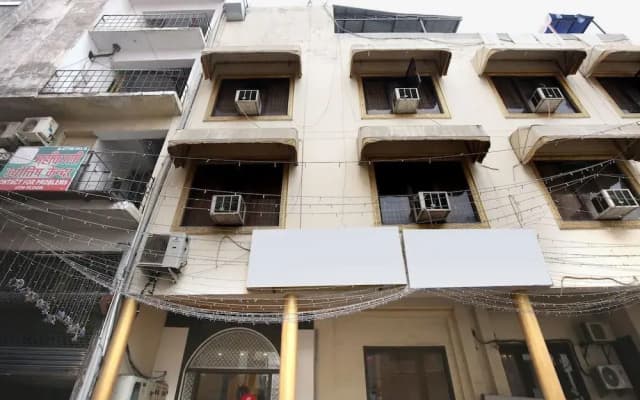 OYO 9736 Hotel Downtown Suites