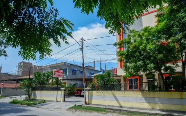 RedDoorz near Millenium Waterpark Palu
