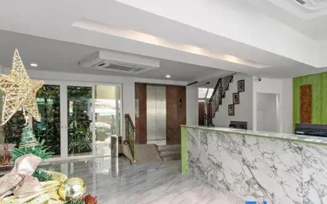 Royale 8 Ville Guest House