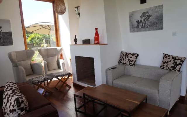 Moyoni Africa Lodge & Tours