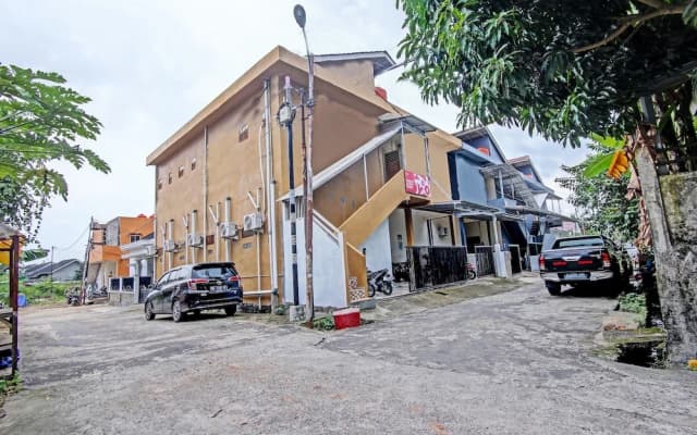OYO Life 91268 Homestay Bu Erma Syariah