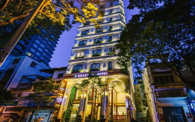 Happy Life Grand Hotel & Sky Bar