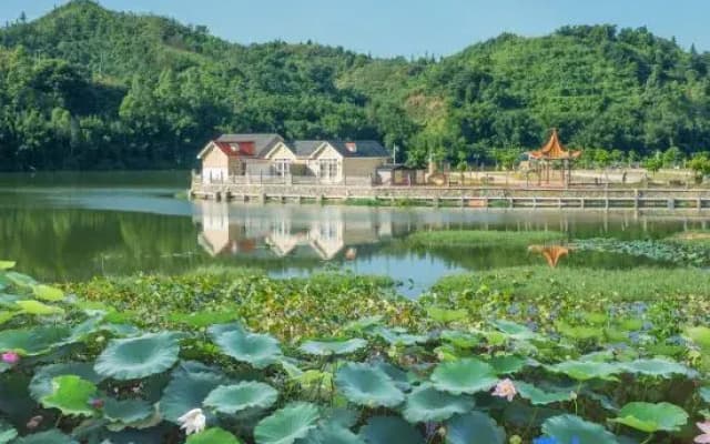 Yapotian Baishuizhai Holiday Hotel