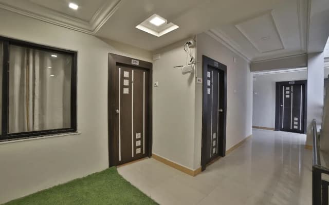 OYO 41929 Hotel Loyal Residency