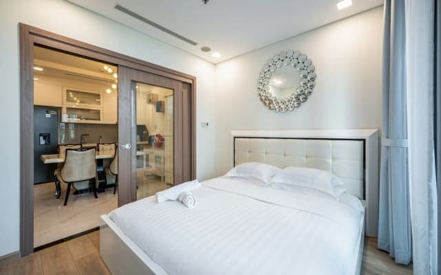 2 Bed Landmark 81
