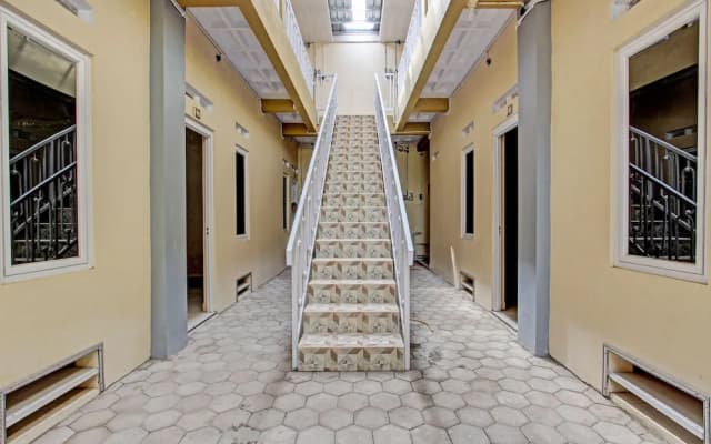 OYO Life 93034 Ayri Home