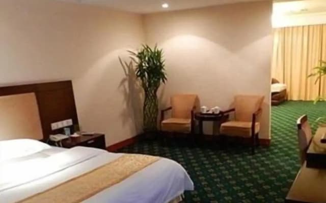 Huadong International Business Hotel